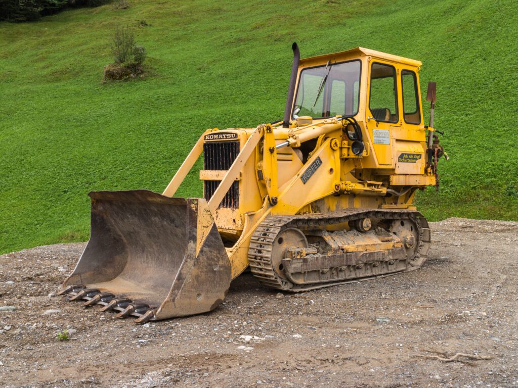 Crawler loader with steel tracks and front bucket